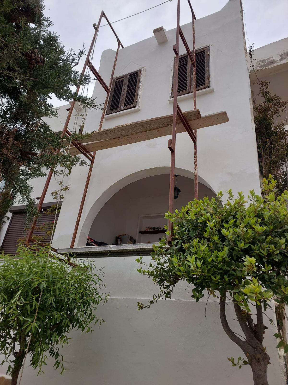 Beyaz villa dış cephe yenileme projesi